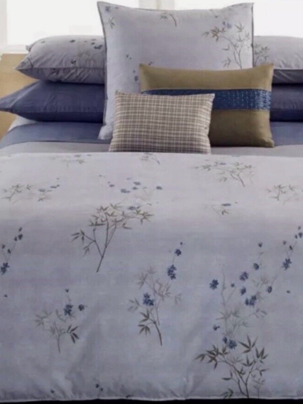 Calvin Klein Bamboo Flowers Pillowcase/Shams - Standard Size (2 cases) - Picture 6 of 6